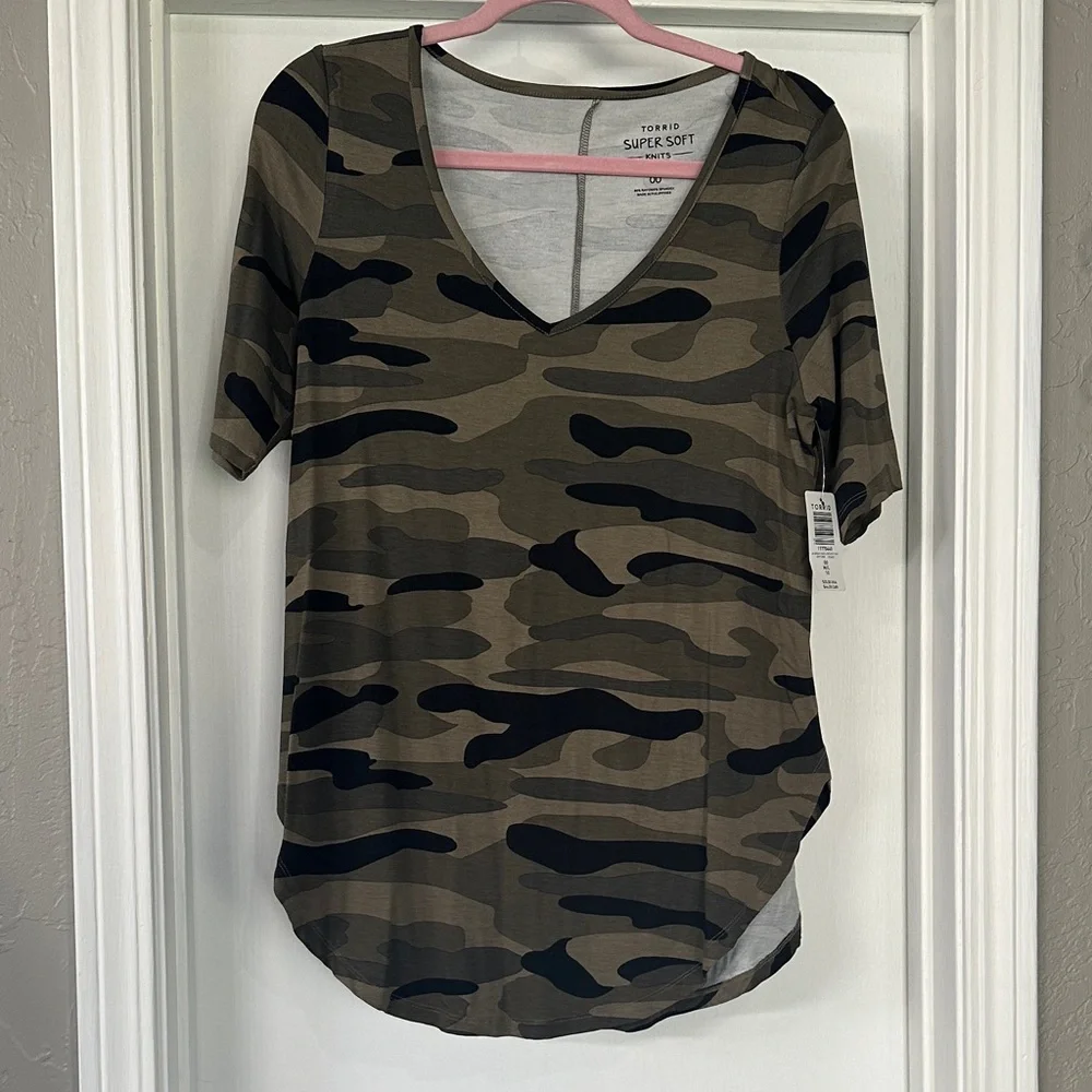 torrid Olive & Black Camo V-Neck Short Sleeve Tunic 00x - Picture 1 of 1